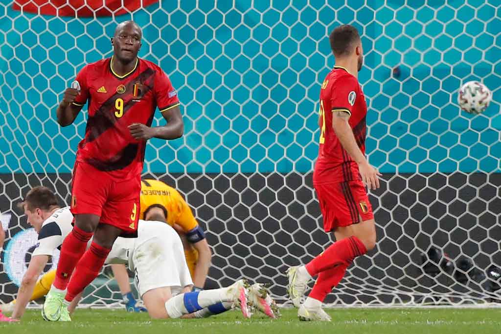 Tujuh menit berselang Lukaku kemudian menggandakan kedudukan timnya. Dia berhasil melepaskan diri dari kawalan O'Shaughnessy setelah menerima umpan dari De Bruyne. Lukaku kemudian melepaskan sepakan keras kaki kanan untuk menjebol gawang Hradecky untuk kedua kalinya.