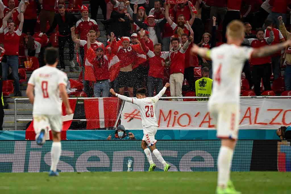 Yussuf Poulsen kemudian menggandakan kedudukan setelah memanfaatkan blunder yang dilakukan Roman Zobnin yang berusaha mengoper bola ke belakang tanpa melihat kehadirannya pada menit ke-59.