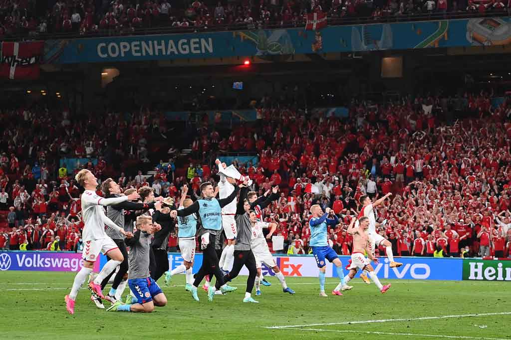 Kemenangan 4-1 Denmark itu membuat mereka menduduki runner up Grup B dengan tiga poin, setelah di waktu bersamaan Finlandia dikalahkan Belgia dengan skor 2-0. Denmark akan menghadapi Wales pada 16 besar di Amsterdam pada 26 Juni.