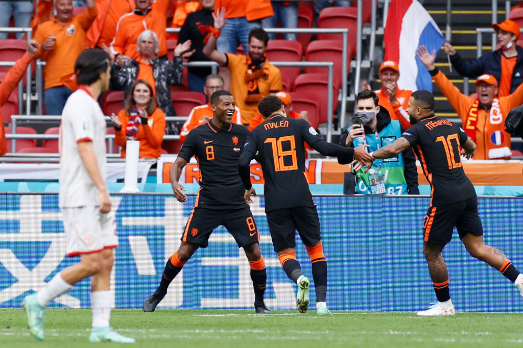 Wijnaldum kemudian mengubah lagi kedudukan menjadi 3-0 sebelum laga memasuki tepat satu jam, memanfaatkan bola rebound hasil sepakan Depay yang ditepis Stole Dimitrievski.