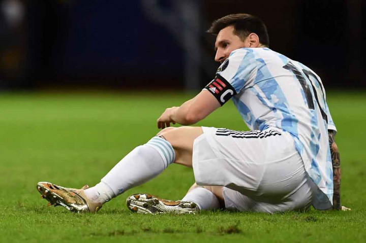 Tim Tango tidak tinggal diam dan mendapatkan peluang di menit ke-81 melalui sepakan jarak jauh Messi. Sayang bola masih mengarah tepat ke pelukan Silva.