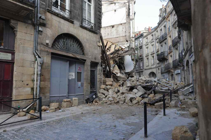 Salah satu korban yang ditarik dari puing-puing digambarkan 'sangat terluka parah'. Tetapi personel darurat menggambarkan jumlah korban cedera ringan sebagai sebuah keajaiban, setelah membatalkan pencarian mereka beberapa jam kemudian.