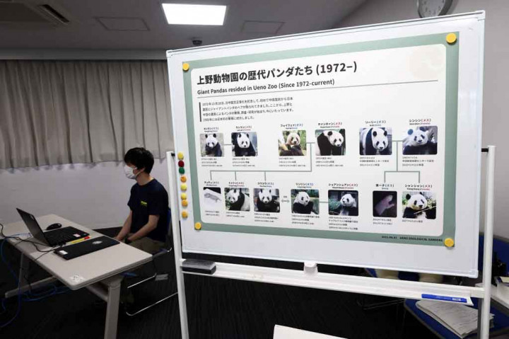 Shin Shin dan pasangannya Ri Ri kawin pada awal Maret. Pasangan ini juga induk dari panda betina, Xiang Xiang, yang lahir pada Juni 2017 dan menjadi daya tarik besar bagi kebun binatang. Xiang Xiang dijadwalkan dipulangkan ke Tiongkok dua tahun setelah kelahirannya, tetapi pejabat Jepang berhasil bernegosiasi untuk memperpanjang masa tinggalnya.  Dia sekarang akan kembali ke Tiongkok pada akhir tahun.