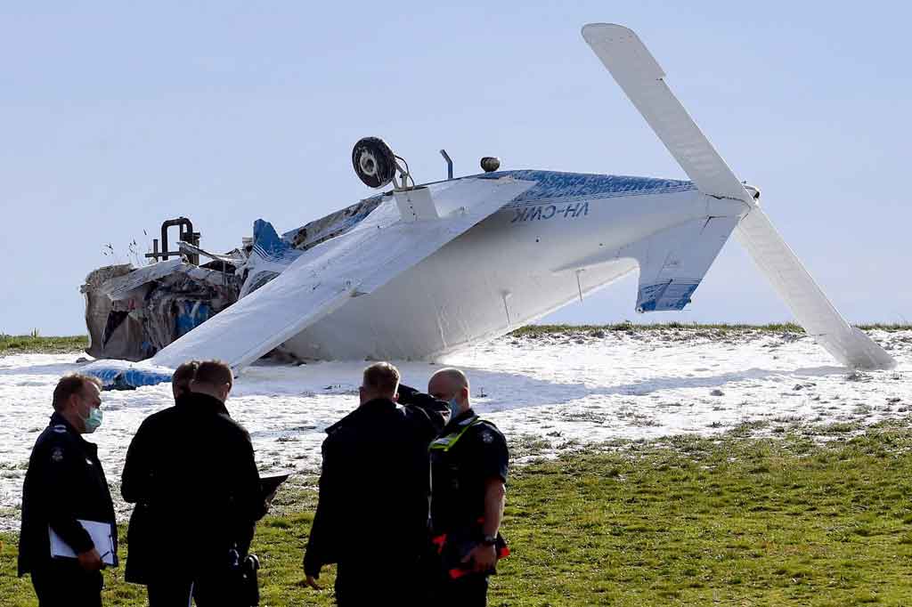 Saksi Abel Teke mengatakan dia sedang mengendarai truk keluar dari tambang terdekat ketika melihat ke atas melalui kaca depan dan melihat pesawat itu.

 