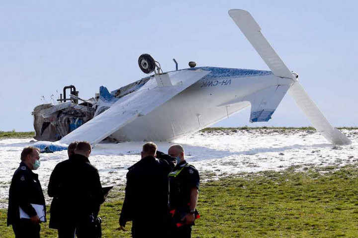 Saksi Abel Teke mengatakan dia sedang mengendarai truk keluar dari tambang terdekat ketika melihat ke atas melalui kaca depan dan melihat pesawat itu.

 