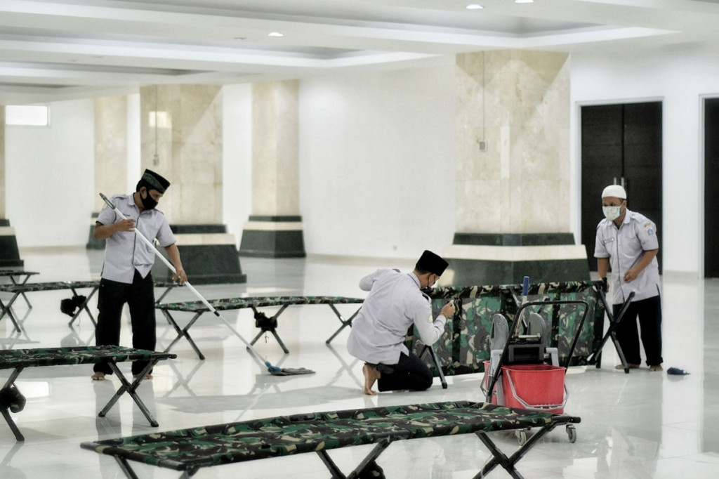 Pemprov DKI Jakarta mempersiapkan Masjid Raya KH Hasyim Asy'ari sebagai tambahan lokasi isolasi mandiri bagi pasien berstatus Orang Tanpa Gejala (OTG) dengan kapasitas 100 tempat tidur.