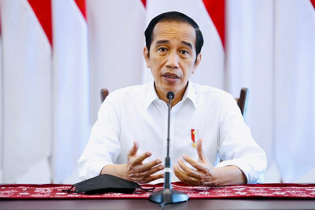 Jokowi mengatakan PPKM masih menjadi kebijakan tepat untuk mengendalikan Covid-19. Sebab, bisa berjalan tanpa mematikan ekonomi rakyat.
