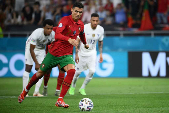 Ronaldo 36, pencetak gol terbanyak dalam sejarah Kejuaraan Eropa, mengonversi penalti keduanya dalam pertandingan di Budapest untuk menyamai rekor penampilan internasionalnya yang ke-178.