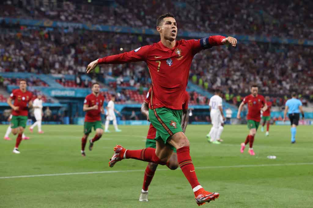 Ronaldo adalah pemain pertama yang tampil di lima edisi turnamen dan telah mencetak lima gol dalam tiga pertandingan Grup F.