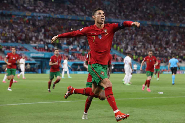 Ronaldo adalah pemain pertama yang tampil di lima edisi turnamen dan telah mencetak lima gol dalam tiga pertandingan Grup F.