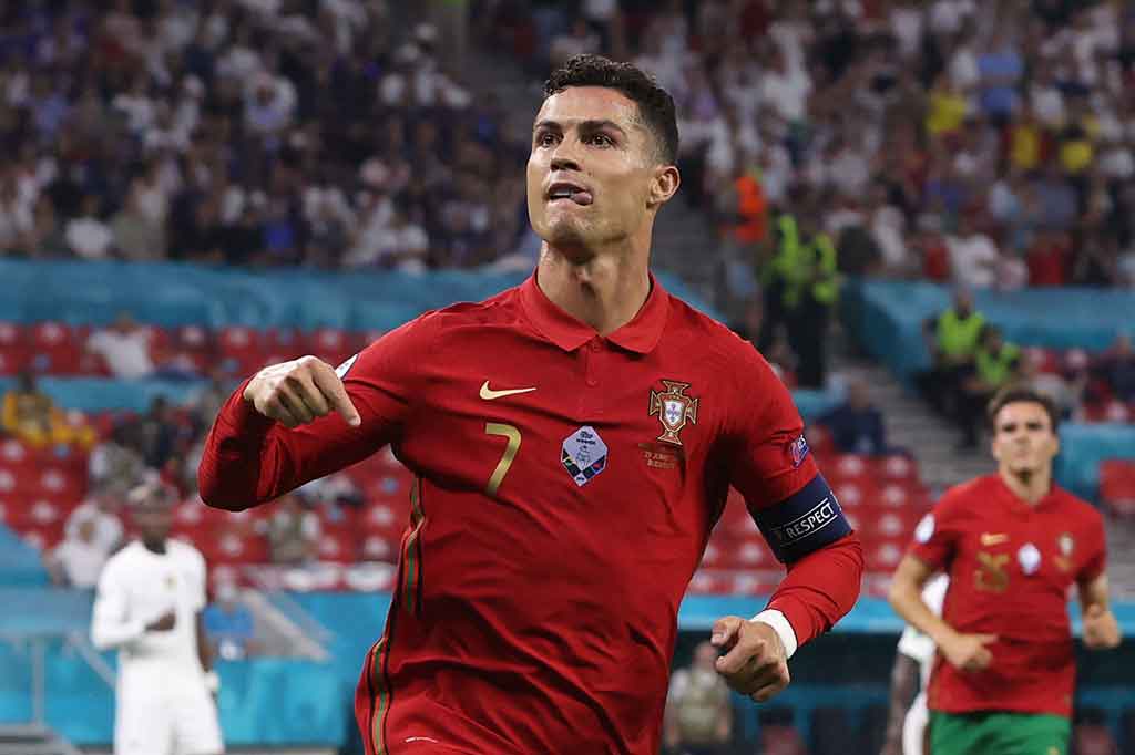 Striker Juventus itu kini telah mencetak 14 gol Kejuaraan Eropa, lima lebih banyak dari legenda Prancis Michel Platini, yang mencetak sembilan gol ketika memimpin Les Bleus meraih kemenangan pada tahun 1984.