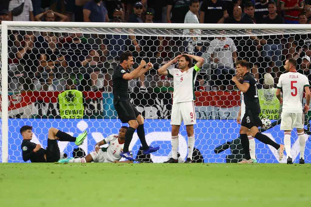 Pada menit ke-66 publik tuan rumah bersorak gembira setelah Kai Havertz mampu menjebol gawang Hongaria sekaligus membuat kedudukan imbang 1-1. Berawal dari sepak pojok Kimmich yang gagal ditinju Gulacsi, sundulan Hummels membentur beberapa pemain di dalam kotak penalti Hongaria tapi bola jatuh di hadapan Havertz yang tinggal menanduknya ke dalam gawang.