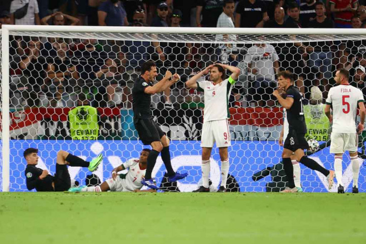 Pada menit ke-66 publik tuan rumah bersorak gembira setelah Kai Havertz mampu menjebol gawang Hongaria sekaligus membuat kedudukan imbang 1-1. Berawal dari sepak pojok Kimmich yang gagal ditinju Gulacsi, sundulan Hummels membentur beberapa pemain di dalam kotak penalti Hongaria tapi bola jatuh di hadapan Havertz yang tinggal menanduknya ke dalam gawang.