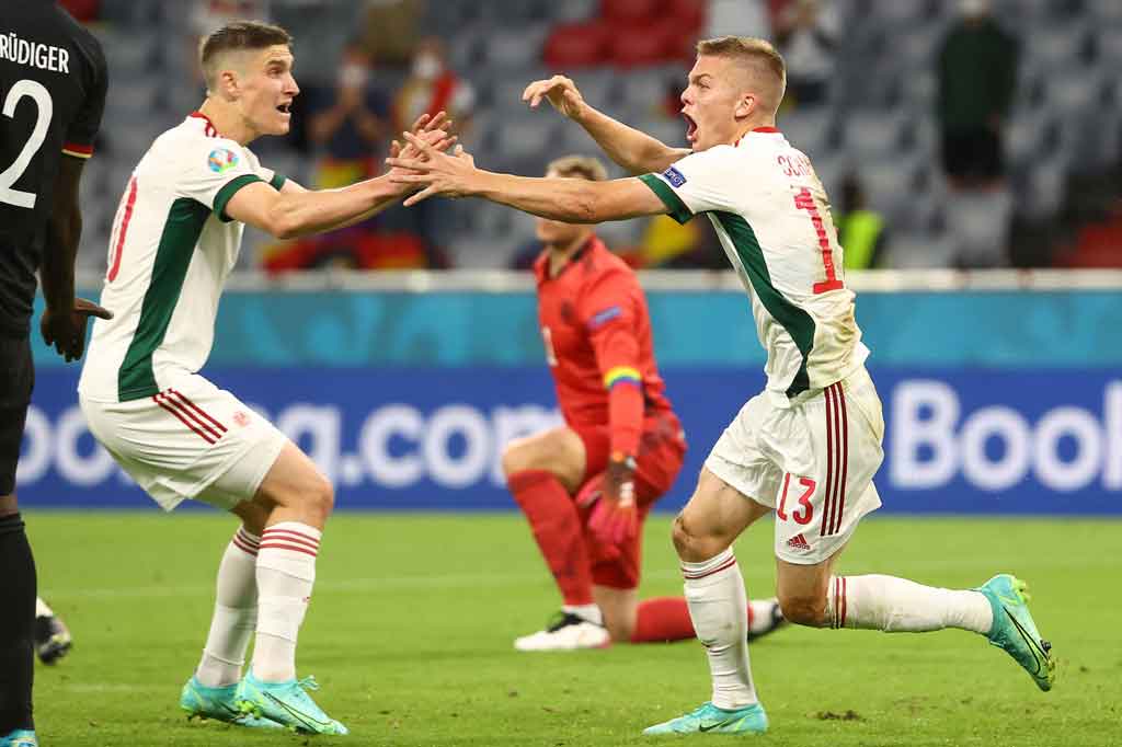 Sayangnya, dua menit kemudian Hongaria mampu merestorasi keunggulan. Szalai mengirimkan bola lambung yang disambut tandukan Andras Schafer untuk menjebol gawawang Neuer. Hongaria dua, Jerman satu pada menit ke-68.