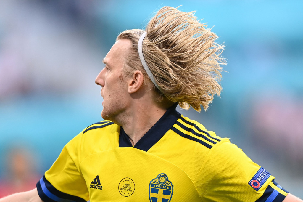 Swedia langsung unggul 1-0 di awal laga tepatnya di menit ke-2 lewat gelandang Emil Forsberg yang melewati penjagaan Kail Gli lalu melepaskan sepakan ke pojok kiri gawang Polanda.