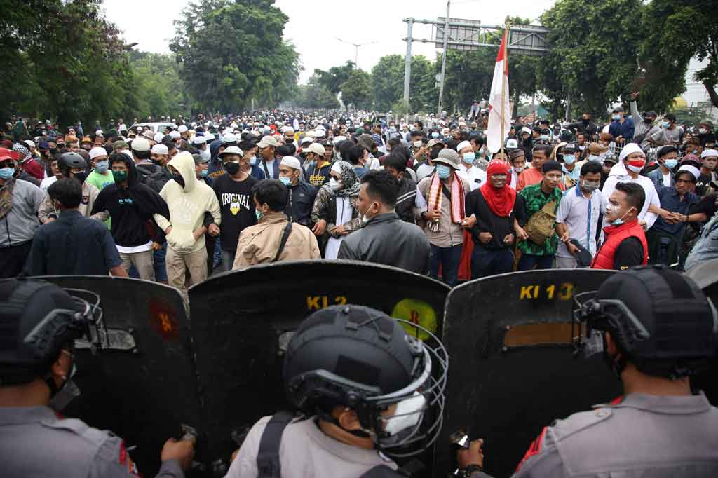 Massa pendukung Rizieq Shihab sempat terlibat bentrokan dengan polisi dan kemudian berangsur-angsur membubarkan diri dengan tertib. Sebelumnya Rizieq Shihab divonis empat tahun penjara oleh Majelis Hakim PN Jakarta Timur atas kasus tes usap RS UMMI Bogor.