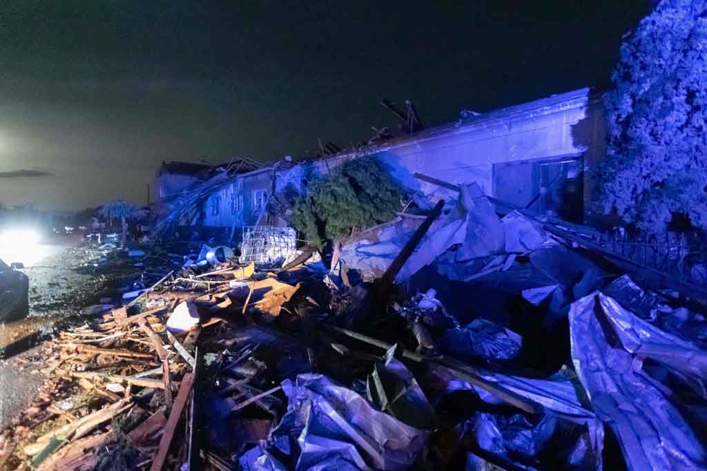 Beberapa bangunan di Desa Hrusky, 60 km selatan Brno, Moravia Selatan, Republik Ceko, porak poranda setelah diterjang angin puting beliung, Kamis, 24 Juni 2021 waktu setempat.