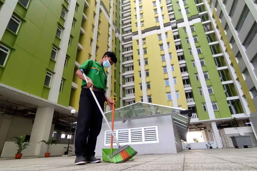 Pemerintah Provinsi DKI Jakarta menyiapkan sebanyak 7.936 tempat tidur untuk isolasi pasien positif covid-19 di Rumah Susun Pasar Rumput, Setiabudi, Jakarta Selatan. 