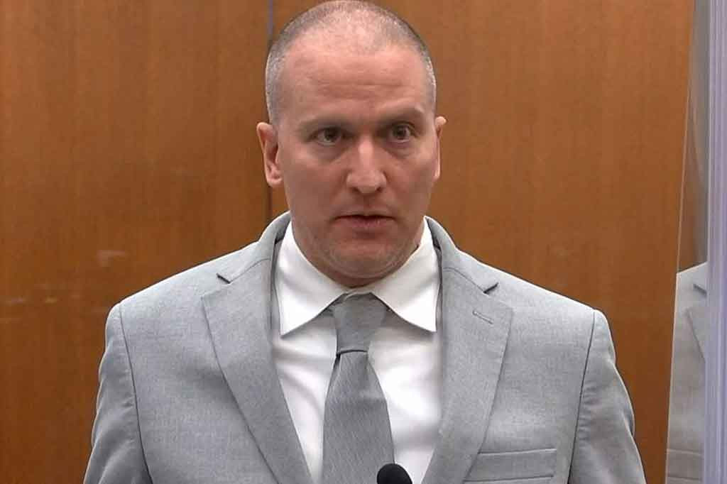 Derek Chauvin, mantan anggota polisi Minneapolis, Jumat, 25 Juni 2021 waktu setempat, dijatuhi hukuman 22,5 tahun penjara terkait kasus pembunuhan terhadap pria keturunan Afrika-Amerika George Floyd. Peristiwa pembunuhan tersebut memicu demonstrasi terbesar Amerika untuk keadilan rasial dalam beberapa dekade terakhir.