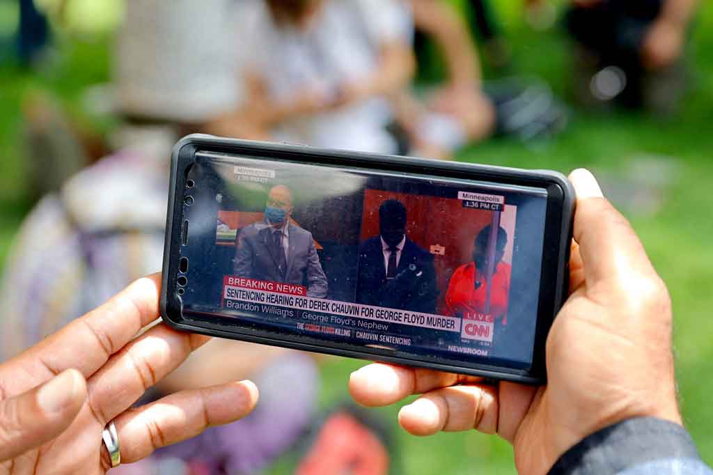 Dia menambahkan bahwa hukuman itu tidak didasarkan pada opini publik tetapi pada hukum dan fakta-fakta khusus untuk kasus ini, karena dia mengakui rasa sakit yang dalam dan luar biasa yang disebabkan oleh kasus tersebut, terutama kepada keluarga Floyd.