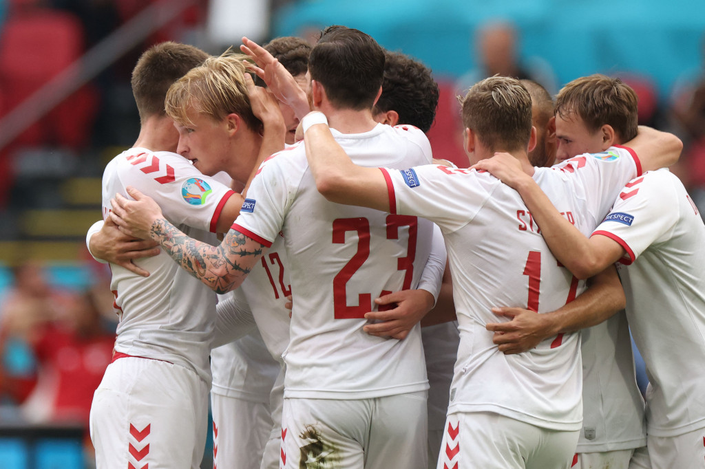 Bermain di Johan Cruijff Arena, Amsteram, Minggu, 27 Juni 2021, dini hari WIB, Denmark langsung mendikte permainan Wales di babak pertama.