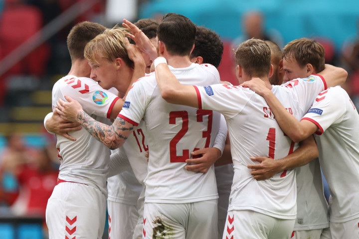 Bermain di Johan Cruijff Arena, Amsteram, Minggu, 27 Juni 2021, dini hari WIB, Denmark langsung mendikte permainan Wales di babak pertama.