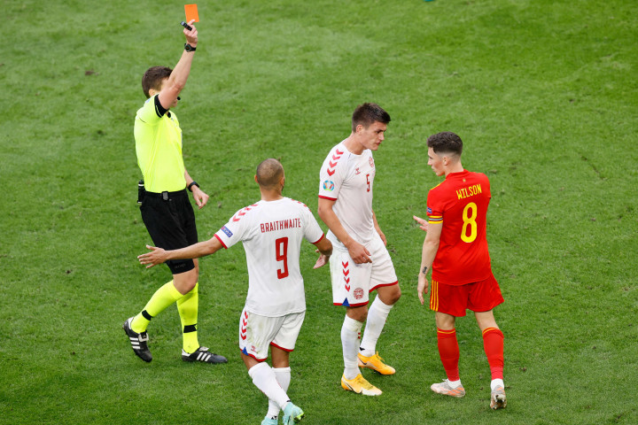 Langkah Wales semakin berat setelah Harry Wilson diganjar kartu merah di menit ke-89. Situasi tersebut membuat tak disia-siakan Denmark untuk menambah gol.