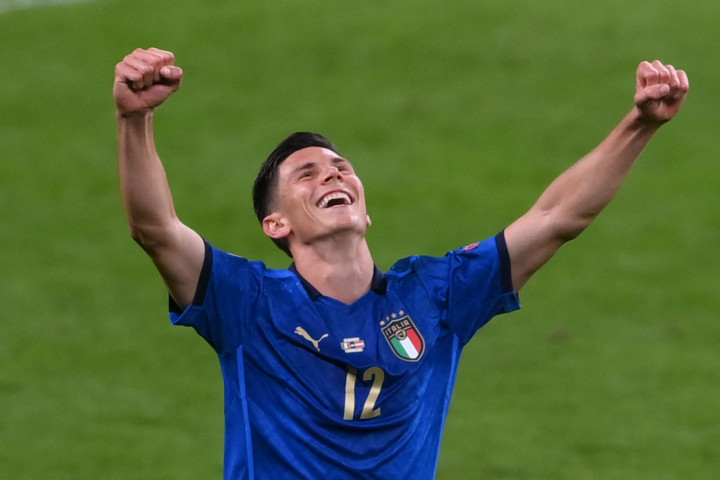 Matteo Pessina melakukan selebrasi usai mencetak gol ke gawang Timnas Austria.