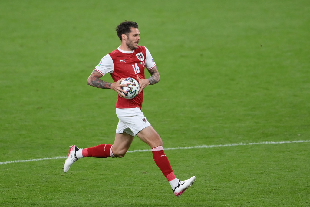 Sasa Kalajdzic melakukan selebrasi usai mencetak gol ke gawang Timnas Italia.