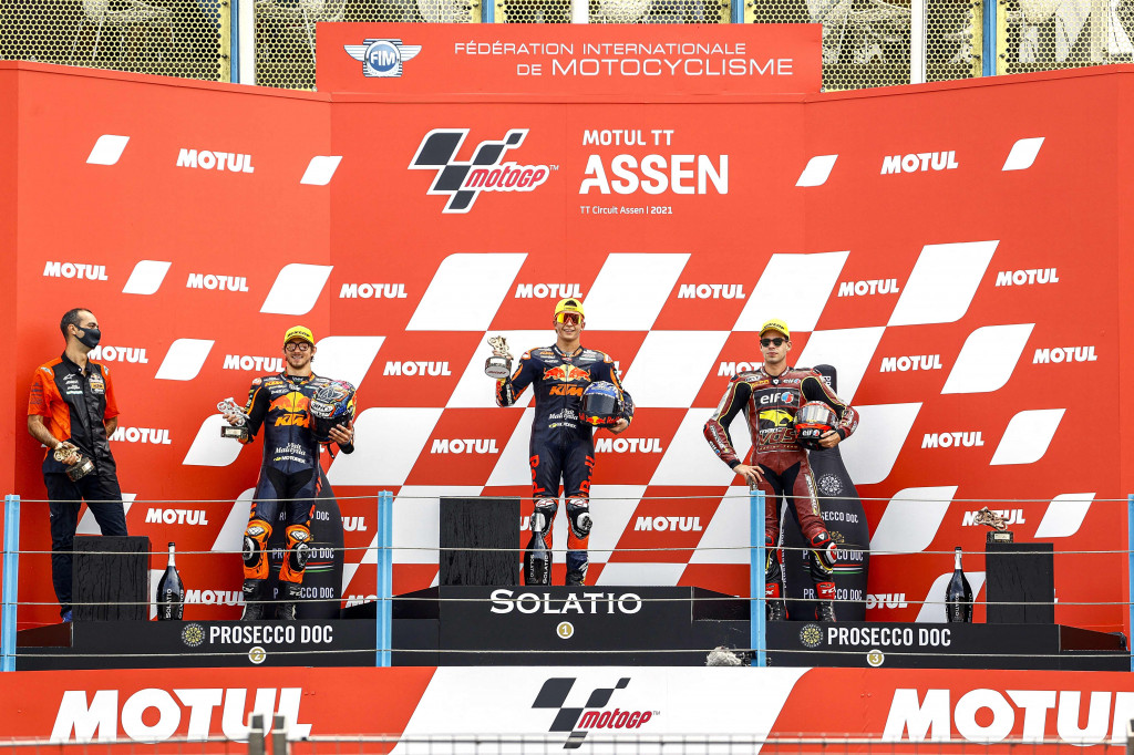 Rider asal Spanyol Raul Fernandez menjadi juara Moto2 GP Belanda 2021 di Sirkuit Assen, Minggu, 27 Juni 2021, dengan mengalahkan rekan setimnya di KTM, Remy Gardner.