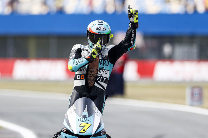 Pembalap Leopard Racing, Dennis Foggia, berhasil menjadi yang tercepat pada balapan Moto3 Belanda 2021 di Sirkuit Assen, Minggu 27 Juni 2021.
