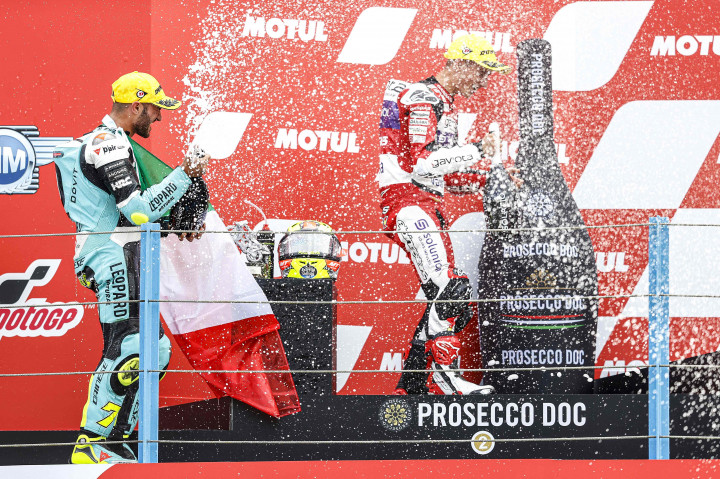 Pembalap asal Italia itu menuntaskan balapan 22 lapan dengan catatan waktu 37 menit 35,287 detik. 