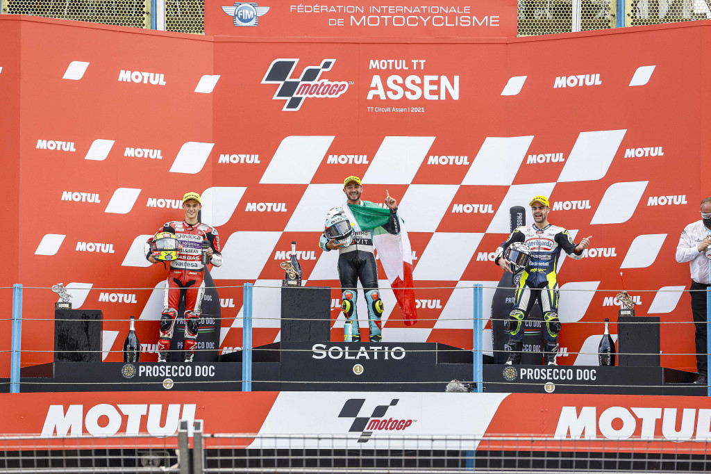 Sedangkan, urutan ketiga menjadi milik pembalap Sterilgarda Max Racing Team, Romano Fenati. Di tempat keempat, ada pembalap Red Bull KTM Ajo, Pedro Acosta.