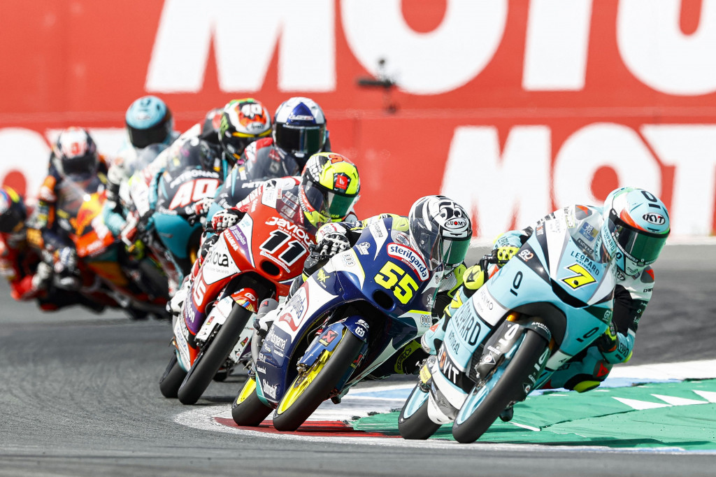 Lalu posisi kelima dan keenam masing-masing diduduki oleh pembalap SIC58 Squadra Corse, Tatsuki Suzuki, dan pembalap Petronas Sprinta Racing, John McPhee.