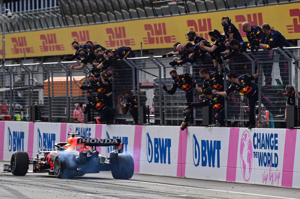 Sebelumnya juga berjaya pada GP Prancis pekan lalu, Verstappen kembali mengungguli andalan Mercedes Lewis Hamilton di Red Bull Ring, Minggu, 27 Juni 2021.
