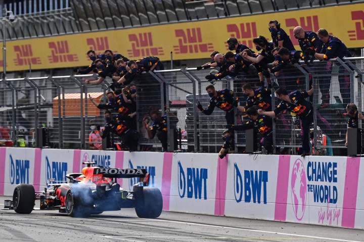 Sebelumnya juga berjaya pada GP Prancis pekan lalu, Verstappen kembali mengungguli andalan Mercedes Lewis Hamilton di Red Bull Ring, Minggu, 27 Juni 2021.