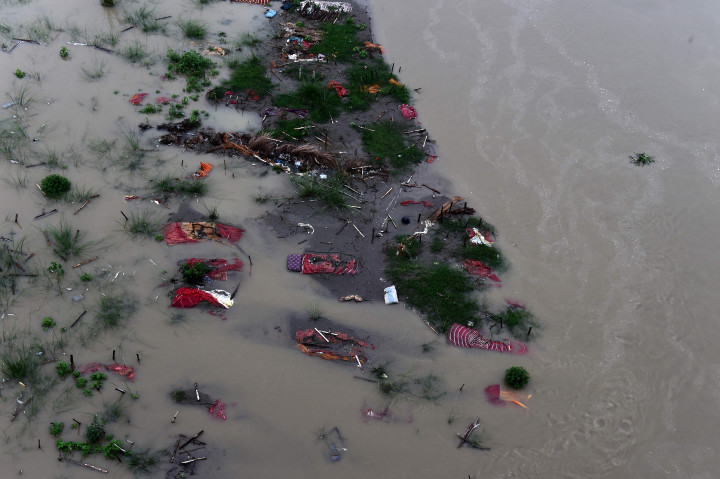 Ratusan mayat kembali ditemukan terapung di Sungai Gangga, India.