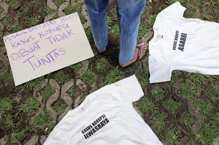 Upaya pelemahan KPK ini pun dinilai sebagai salah satu bagian dari skema besar oligarki dalam merampas tidak hanya sumber daya alam masyarakat namun juga ruang-ruang berekspresi dan menyampaikan pendapat.