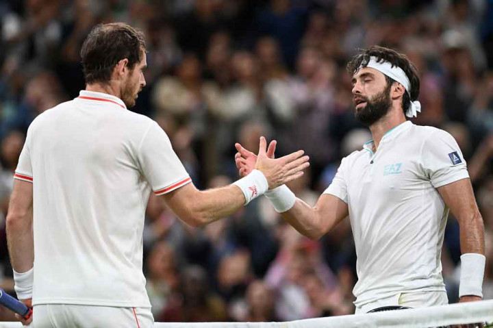 Murray, juara pada 2013 dan 2016 tetapi telah berjuang lama dengan cedera pinggul dan pangkal paha dalam beberapa tahun terakhir, menang dengan skor 6-4, 6-3, 5-7, 6-3 atas unggulan ke-24 Basilashvili.