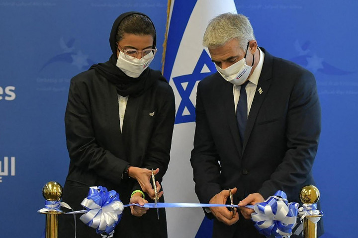 Juru Bicara Kemlu Israel Lior Haiat mengatakan, Lapid akan meresmikan Kedutaan Besar Israel di Abu Dhabi serta Konsulat Jenderal di Dubai. Selain itu, Lapid juga akan menandatangani perjanjian kerja sama ekonomi.