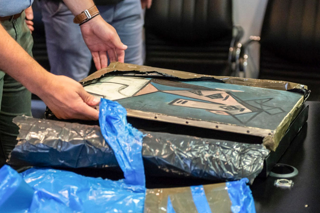 epolisian Yunani menyatakan, mereka menemukan lukisan Pablo Picasso yang hilang dicuri hampir satu dekade atau sepuluh tahun silam.
