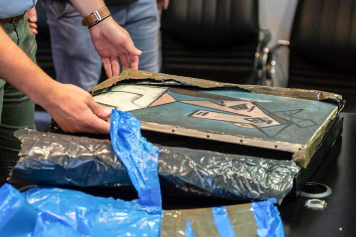 epolisian Yunani menyatakan, mereka menemukan lukisan Pablo Picasso yang hilang dicuri hampir satu dekade atau sepuluh tahun silam.
