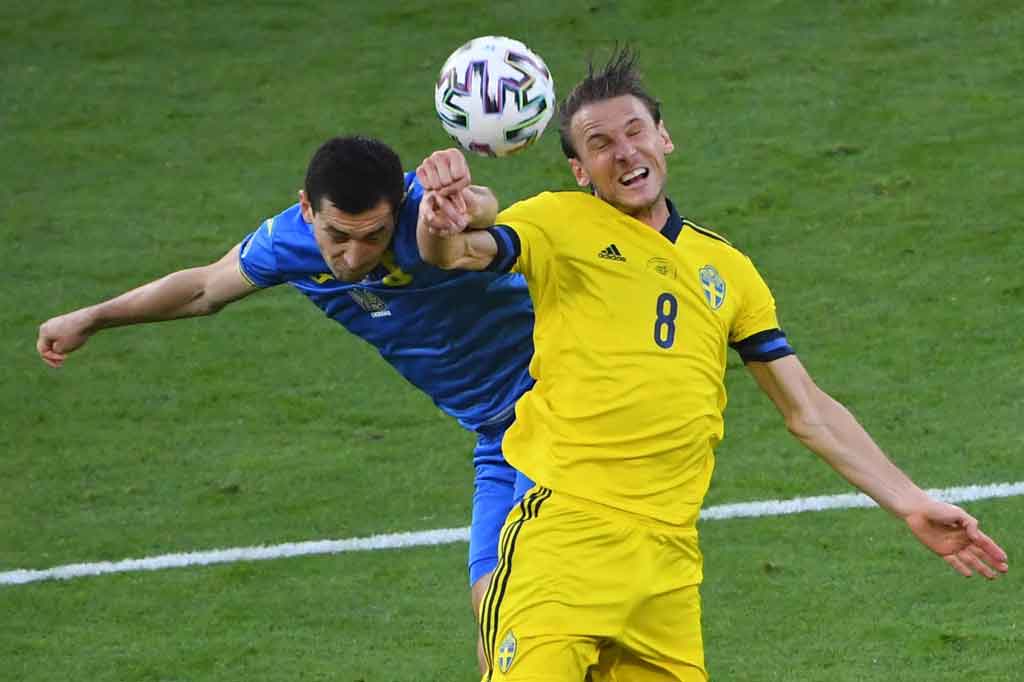 Laiknya laga antara dua tim yang bukan unggulan, Swedia dan Ukraina menampilkan pertandingan yang relatif berimbang sejak pertandingan dimulai.