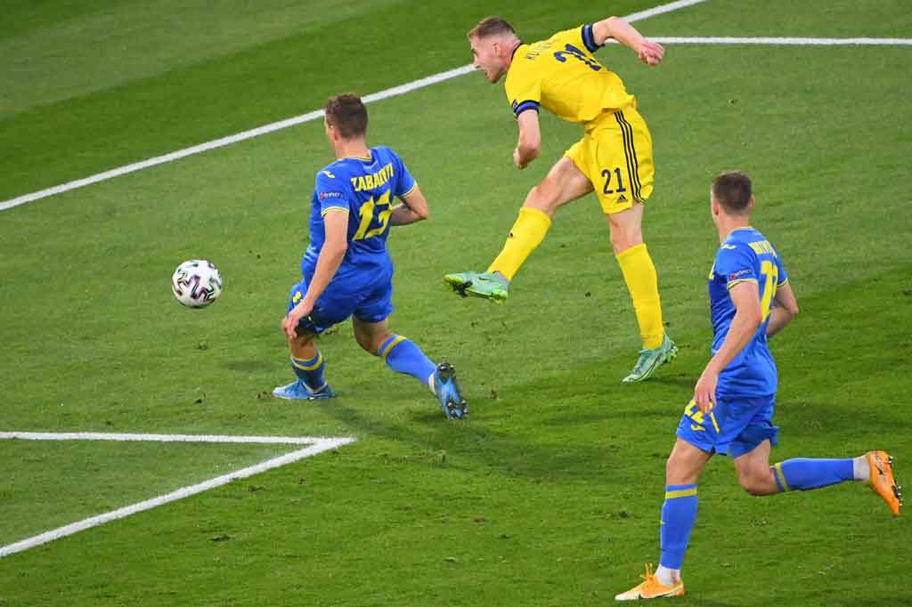 Tempo pertandingan perlahan melambat dan semenit jelang bubaran, Kulusevski nyaris memperdaya Bushchan dari sudut sempit. Beruntung bola masih bisa dihalau Zabarnyi. Skor 1-1 bertahan hingga laga usai dan kemudian dilanjutkan ke babak tambahan 2x15 menit.