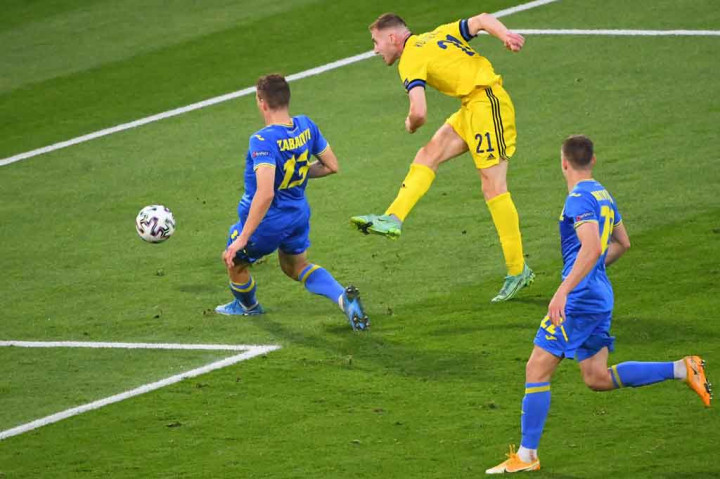 Tempo pertandingan perlahan melambat dan semenit jelang bubaran, Kulusevski nyaris memperdaya Bushchan dari sudut sempit. Beruntung bola masih bisa dihalau Zabarnyi. Skor 1-1 bertahan hingga laga usai dan kemudian dilanjutkan ke babak tambahan 2x15 menit.