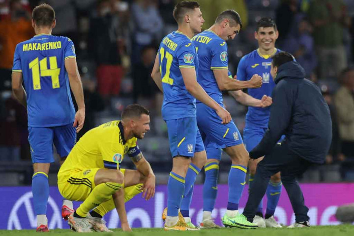 Gol dramatis yang tercipta pada menit-menit akhir babak tambahan waktu tersebut memastikan tim nasional Ukraina mengalahkan Swedia dengan skor 2-1. Dengan hasil tersebut Zbirna dan akan menantang Inggris di perempat final.