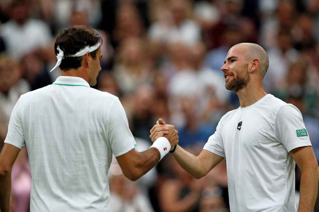 Ia sempat mendapat perawatan medis di Lapangan Tengah dan tertatih-tatih untuk menyelesaikan set sebelum berjabat tangan dengan Federer, yang sekarang memiliki rekor pertemuan 7-0 melawannya.