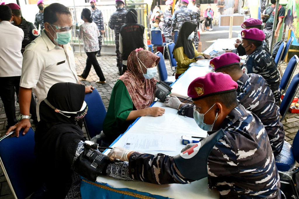 Pekan Serbuan Vaksinasi Covid-19 untuk masyarakat maritim itu seperti dilakukan di Balai Desa Pabean Kecamatan Sedati Kabupaten Sidoarjo, Rabu, 30 Juni 2021.