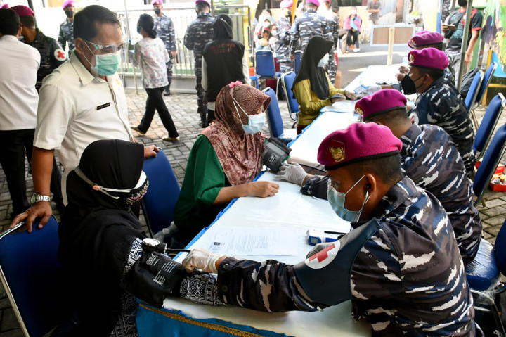 Pekan Serbuan Vaksinasi Covid-19 untuk masyarakat maritim itu seperti dilakukan di Balai Desa Pabean Kecamatan Sedati Kabupaten Sidoarjo, Rabu, 30 Juni 2021.