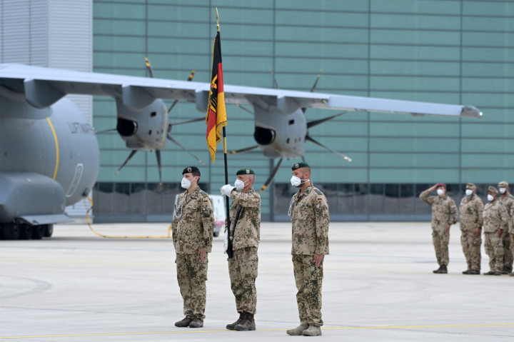 Perkiraan menunjukkan operasi penarikan menarik hampir 600 anggota petugas. Selain itu, Bundeswehr menyatakan, para pejabat militer sekarang akan bekerja untuk memindahkan hampir 800 kontainer peralatan yang mencakup sekitar 120 kendaraan dan enam helikopter.